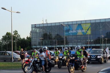 A tiltakozók a sportcsarnoktól indultak (Fotó: Kecskés István)