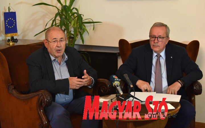 Pásztor István rendszeres és folyamatos ügykezelést szeretne a szerb belügyi szervek részéről, azért, hogy a határsávban élők is biztonságban érezzék magukat (Fotó: Ótos András felvétele) Pásztor István rendszeres és folyamatos ügykezelést szeretne a szerb belügyi szervek részéről, azért, hogy a határsávban élők is biztonságban érezzék magukat (Fotó: Ótos András felvétele)