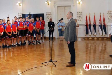 A szerbiai mountainbike válogatottat tegnap a városházán fogadták a városatyák