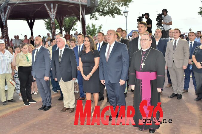 A Vajdasági Magyar Szövetség központi Szent István-napi rendezvényét idén is Palicson szervezték meg (Gergely Árpád Felvétele) A Vajdasági Magyar Szövetség központi Szent István-napi rendezvényét idén is Palicson szervezték meg (Gergely Árpád Felvétele)