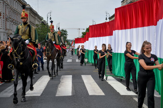 Felvonulás a budapesti Andrássy úton (Fotó: MTI)