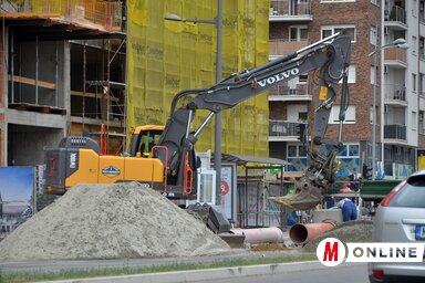 Ha tehetjük, hétfőig kerüljük el az Európa sugárút, a Lázár cár sugárút és a Pál pátriárka, azaz a Zombori sugárút közötti részt! Rendszeresen óriási dugók alakulnak ki az itt zajló munkálatok miatt (Fotó: Ótos András)