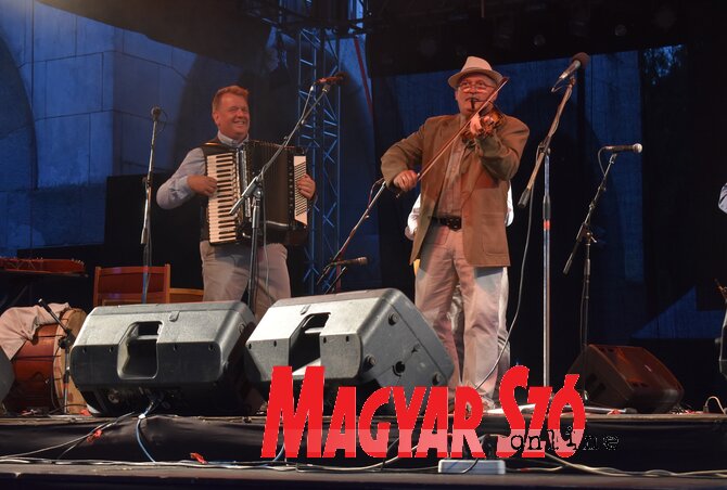 Csík János és a Mezzo (Fotó: Patyi Szilárd) Csík János és a Mezzo (Fotó: Patyi Szilárd)