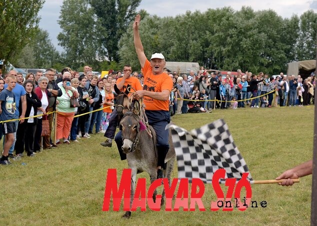 Ilonka nem rohant, mégis győzött szamaragolásban (Gergely József felvétele)