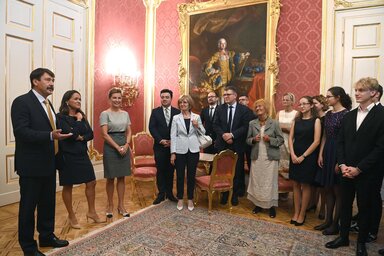 Áder János beszél, mellette Novák Katalin (Fotó: MTI)