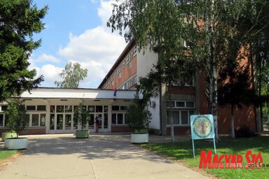 Újra a tanteremben a diákok (Kecskés István felvétele)