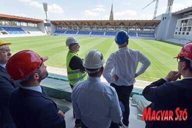 A topolyai TSC Labdarúgóklub épülő stadionjának lelátóján (Ótos András felvétele)