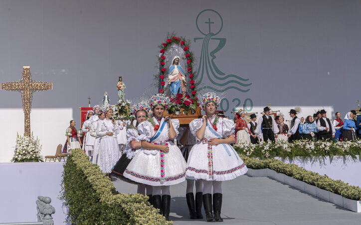 A szentmise előtt bemutatták a Magyarország, Mária országa című néptáncelőadást (Fotó: MTI)