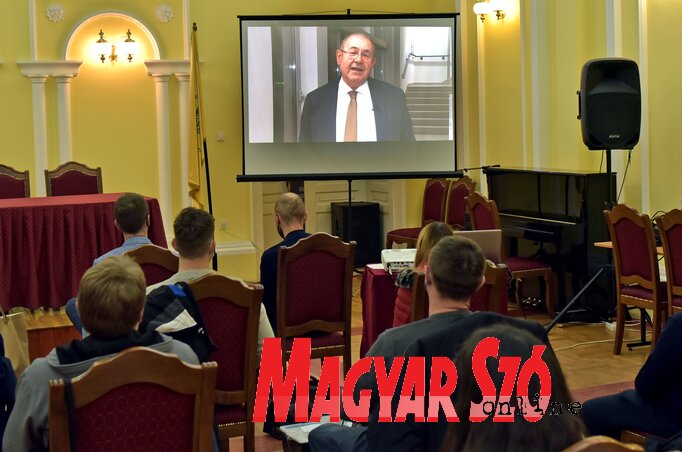 Pásztor István videoüzenetben köszöntötte a megjelenteket (Fotó: Gergely Árpád) Pásztor István videoüzenetben köszöntötte a megjelenteket (Fotó: Gergely Árpád)