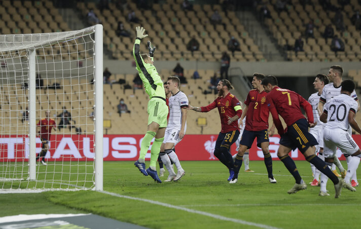 Neuer nem védett rosszul, mégis tehetetlen volt (Fotó: Beta/AP)