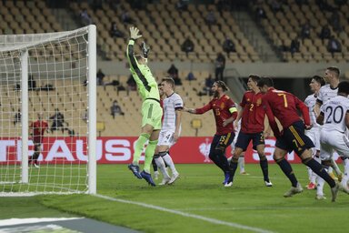 Neuer nem védett rosszul, mégis tehetetlen volt (Fotó: Beta/AP)