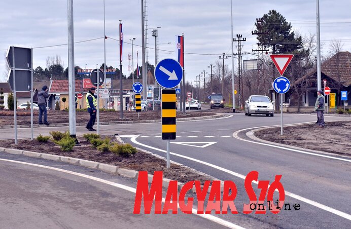 A Kelebiánál lévő körforgalomnál nem hajthatunk rá az Y-elágazásra (Gergely Árpád archív felvétele) A Kelebiánál lévő körforgalomnál nem hajthatunk rá az Y-elágazásra (Gergely Árpád archív felvétele)