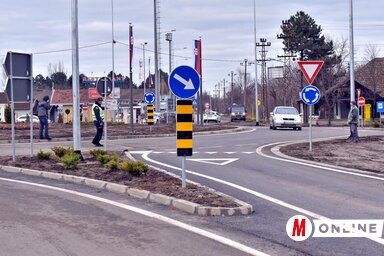 A Kelebiánál lévő körforgalomnál nem hajthatunk rá az Y-elágazásra (Gergely Árpád archív felvétele)