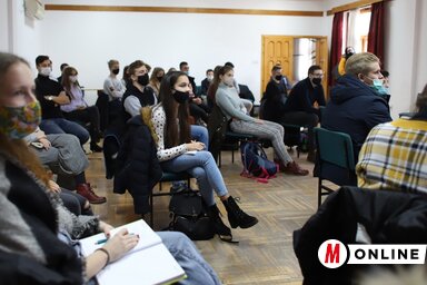 Igen nagy volt az érdeklődés a képzés iránt – A középiskolás résztvevők egy csoportja (Lakatos János felvétele)