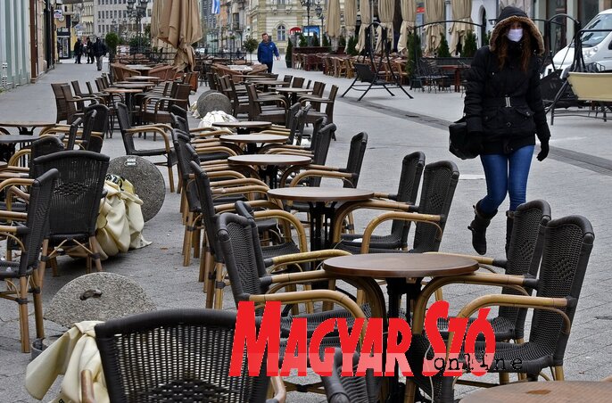 Tömegeket vonzó helyek este 6 és reggel 5 óra között nem tarthatnak nyitva (Ótos András felvétele)