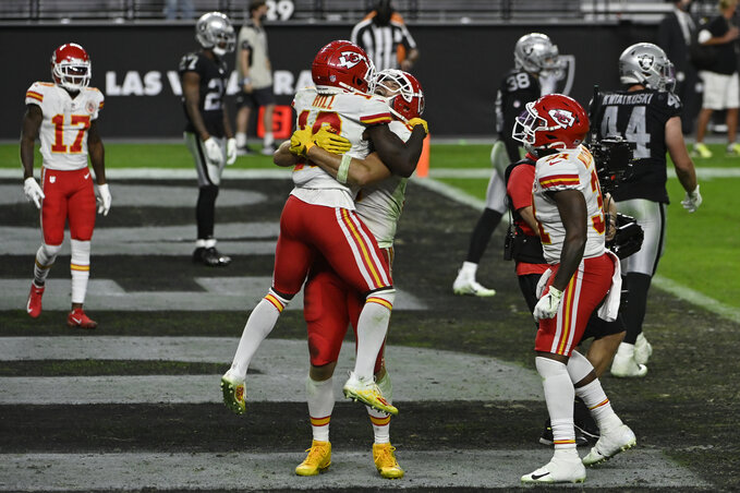 Kelceék a győztes touchdownt ünneplik (Fotó: Beta/AP)