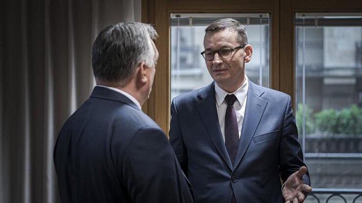 Orbán Viktor és Mateusz Morawiecki a visegrádi országok egyeztetésén, a brüsszeli EU-csúcs ülése előtt 2020. október 1-jén (Fotó: MTI/EPA)