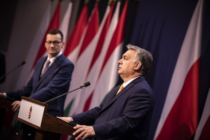 Orbán Viktor beszél a közös sajtótájékoztatón (Fotó: MTI)