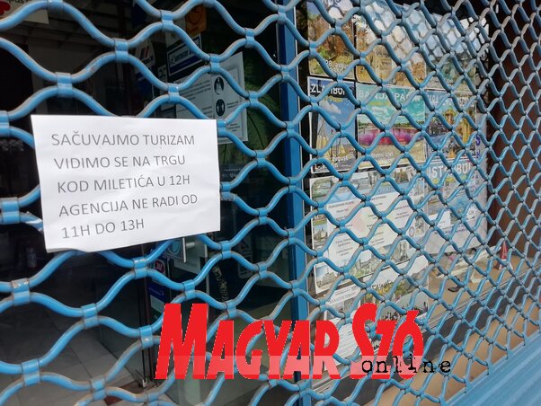 December 2-án tüntetnek az utazási irodák képviselői (Fotó: Tóth D. Lívia)