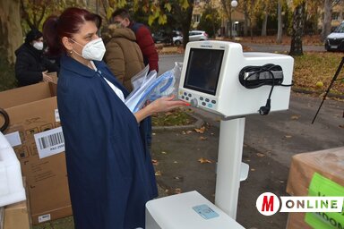 A lélegeztetőgépek és a monitorok az izolációs részbe kerülnek (Fotó: Gergely József)