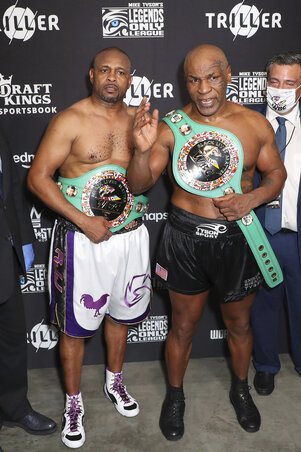 Roy Jones Jr. (balról) és Mike Tyson (Fotó: Beta/AP)