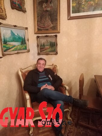Kincsek között a gyűjtő (Jenei Klementina felvétele) Kincsek között a gyűjtő (Jenei Klementina felvétele)