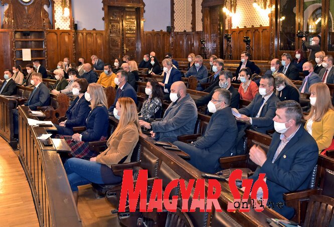 Az ülésen 57 képviselő vett részt (Fotó: Gergely Árpád)