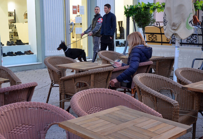 A polgármester szerint a héten már csökkenhet Újvidéken a koronavírussal fertőzöttek száma. A kávézók a héten délután 5 órakor bezárnak