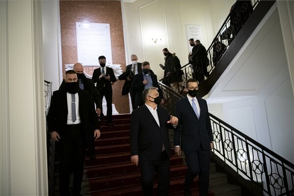 Orbán Viktor szerdán Varsóban (Fotó: MTI) Orbán Viktor szerdán Varsóban (Fotó: MTI)