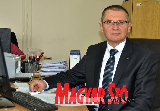 Oláj Tibor, a képviselő-testület elnöke Oláj Tibor, a képviselő-testület elnöke