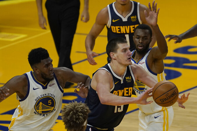 Jokić a jelek szerint jó formában vágott neki az új szezonnak (Fotó: Beta/AP) Jokić a jelek szerint jó formában vágott neki az új szezonnak (Fotó: Beta/AP)