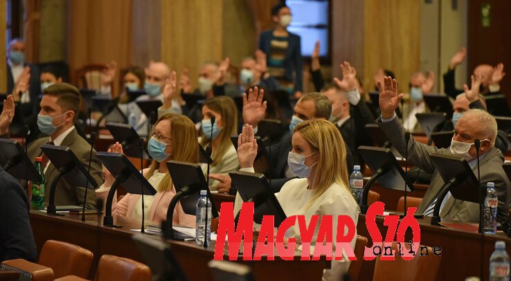 Ma összeül a képviselő-testület, a városi költségvetés átütemezésének köszönhetően a városi közvállalatok 790 millió dináros támogatást kapnak