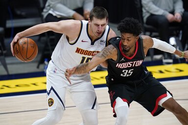 Egyre szélesebb körű vélemény, hogy a zombori az NBA történelmének legjobban passzoló magasembere (Fotó: Beta/AP)