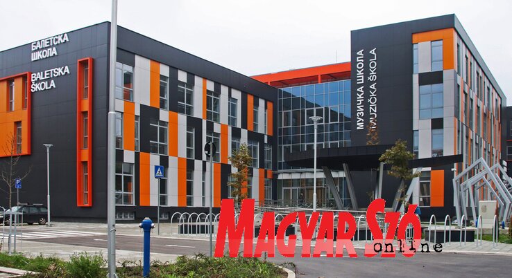 Az Újvidék Európa Kulturális Fővárosa 2021 programplatform realizálását jövőre halasztották el, ezért az eseményeket újra át kell gondolni, és a finanszírozási keret is változhat. Az infrastruktúra többnyire már megvan, a limáni koncertterem is elkészült,