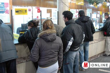 Új tolóablakokat nyitnak a panaszt benyújtóknak (Ótos András felvétele)