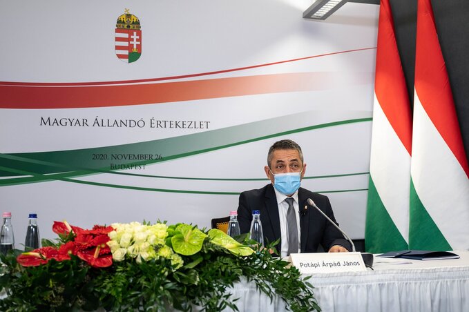 Potápi Árpád János nemzetpolitikáért felelős államtitkár a MÁÉRT ülésén (Forrás: Facebook/Nemzetpolitikai Államtitkárság) Potápi Árpád János nemzetpolitikáért felelős államtitkár a MÁÉRT ülésén (Forrás: Facebook/Nemzetpolitikai Államtitkárság)