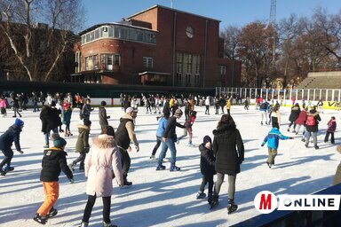 Benépesült a korcsolyapálya  (Lukács Melinda felvétele)