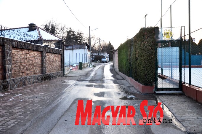 Évtizedek óta óriási gondot jelent a Ribnjak településen a földcsuszamlás, gyakoriak a csőtörések, a kertek és a házak gyakran vízben úsznak