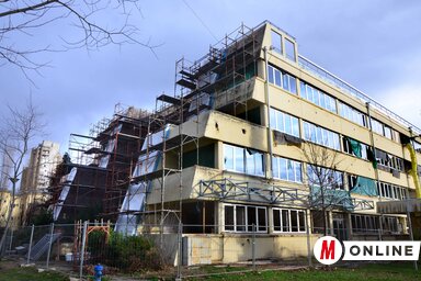 A Limáni Egészségházat a múlt század hetvenes éveiben építették, azóta történtek kisebb felújítások rajta, most azonban teljesen rekonstruálják. Kívülről és belülről is megújul, az ígéretek szerint áprilisra elkészül