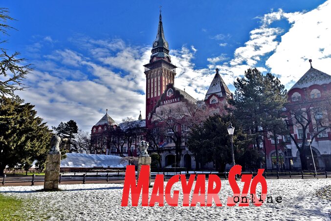 A Városháza tornya is havas volt (Fotó: Gergely Árpád)