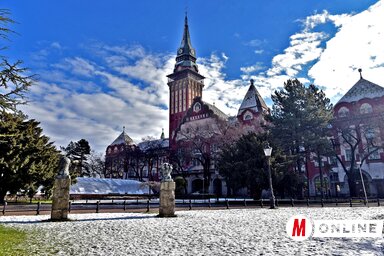 A Városháza tornya is havas volt (Fotó: Gergely Árpád)