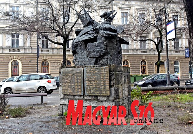 Az emlékmű a délszláv háborúk szabadkai áldozatainak állít emléket (Fotó: Gergely Árpád)
