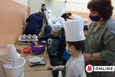 A leendő elsősök lelkesen ügyeskedtek az iskola konyhájában (Fehér Rózsa felvétele)
