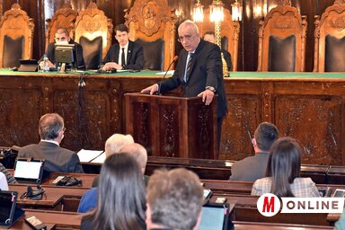 A képviselő-testület ülésén Szabadka polgármestere is több alkalommal felszólalt (Fotó: Gergely Árpád)