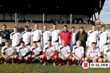 A törökkanizsai Obilić együttese új vezetőedzőjével, Barna Ottóval (a szerző felvétele)