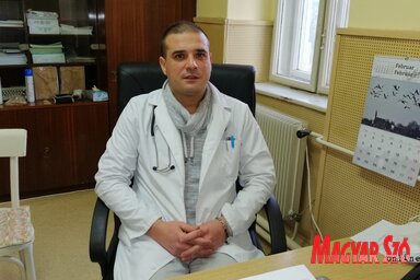 Dr. Apró Arnold