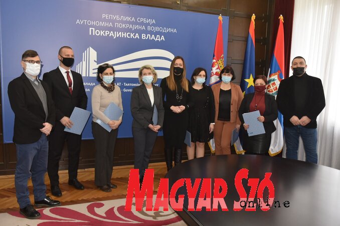 A tartományi támogatásban részesült kisebbségi lapok képviselői (Fotó: Ótos András) A tartományi támogatásban részesült kisebbségi lapok képviselői (Fotó: Ótos András)
