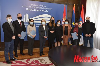 A tartományi támogatásban részesült kisebbségi lapok képviselői (Fotó: Ótos András)