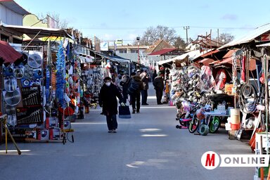 Kevés vásárlót látni az asztalok között (Fotó: Gergely Árpád)