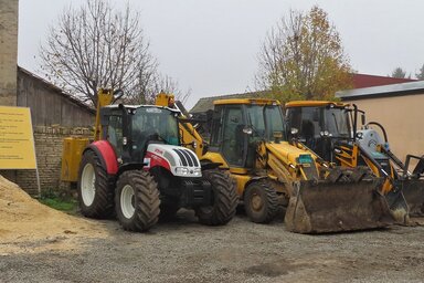 Két haszongépjárművel bővült a közvállalat járműparkja, új sózóeszközöket vásároltak
